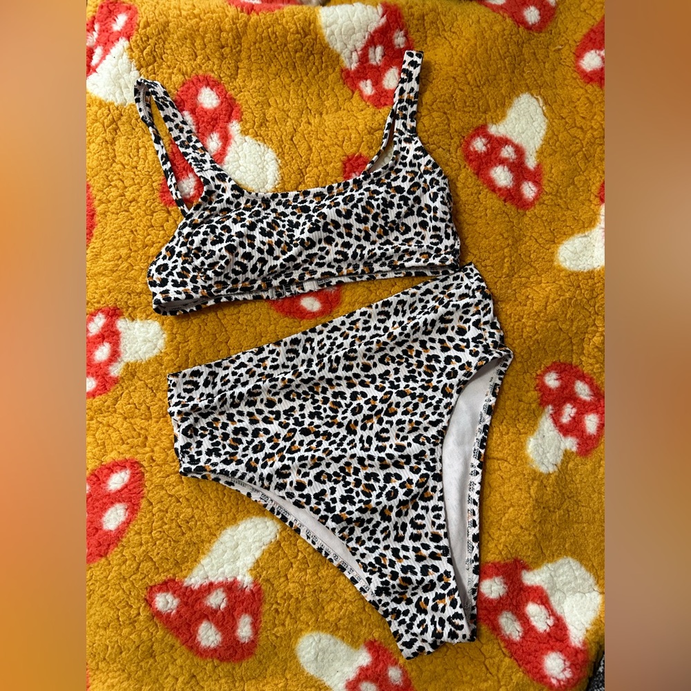 Ribbed Leopard Bikini 2 piece • size M